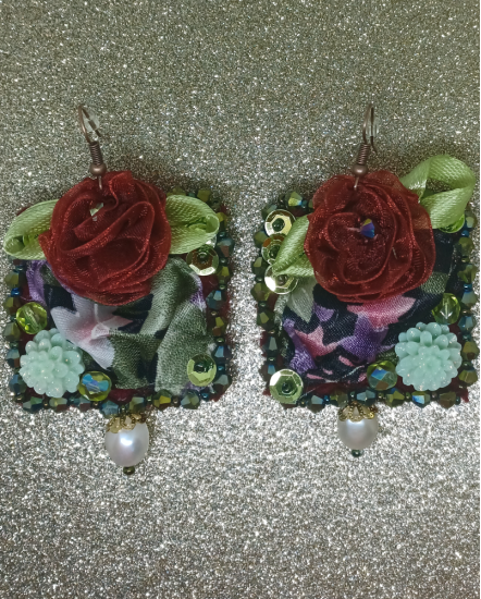 Šité dizajnové náušnice "Pastelová neha"